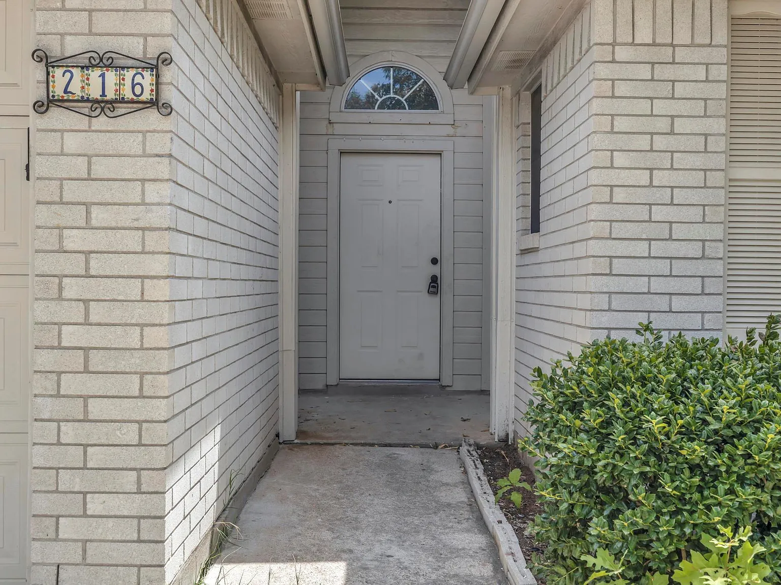 3 bed, 2.0 bath, 1662 sqft, $1,995 — Photo 4