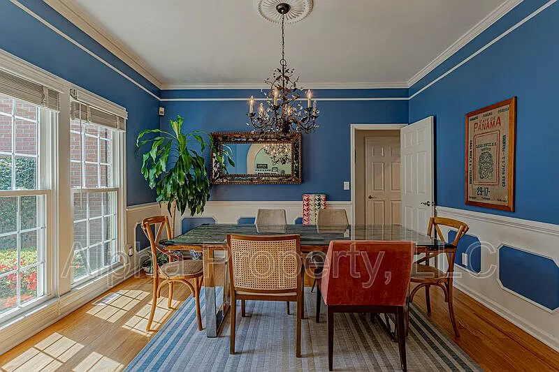 4 bed, 2.5 bath, 2329 sqft, $3,000 — Photo 4