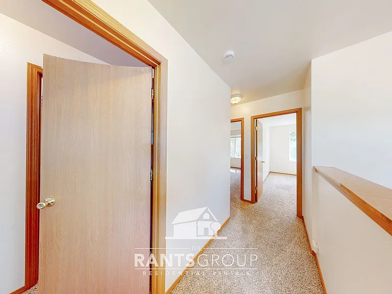 695R — Photo 17