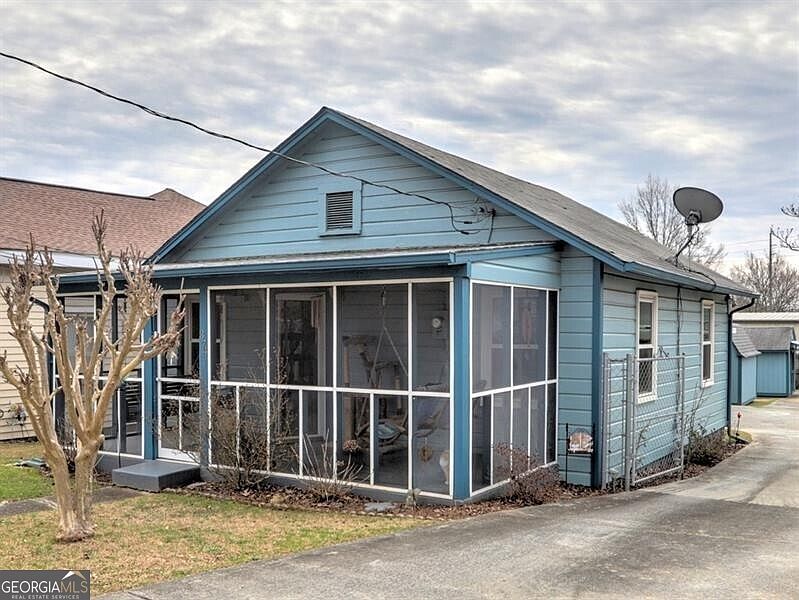 1st image of 374 Hawkins St