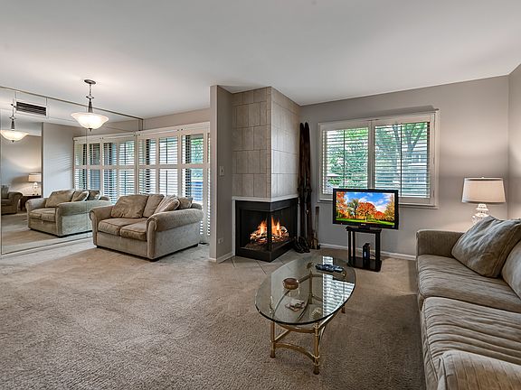 4th image of 25 Stonehearth Sq