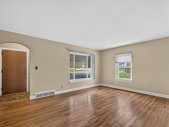 5th image of 911 21st St
