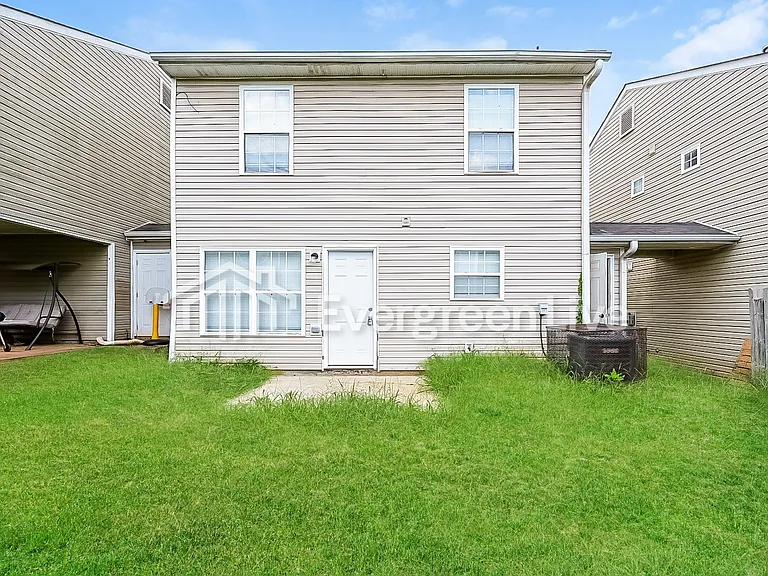 450 Kara Ln — Photo 2
