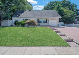 52 Oneida Ave, Selden, NY 11784