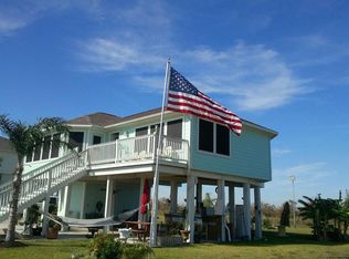 114 Cardinal Ln, Anahuac, TX 77514