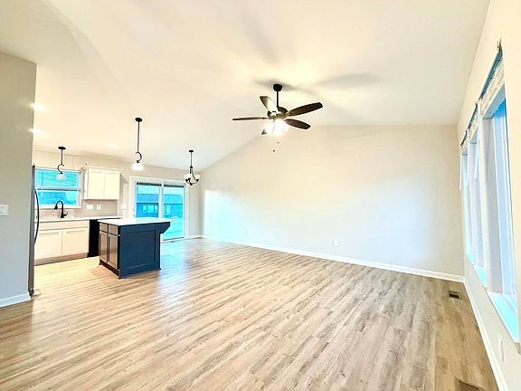 5th image of 200 E Anniston Ct