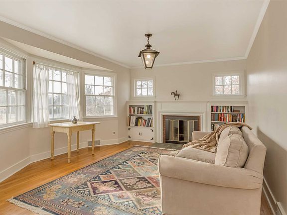 3rd image of 486 Peconic Bay Blvd