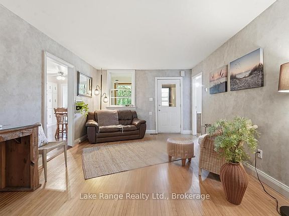 3rd image of 73 Queen St