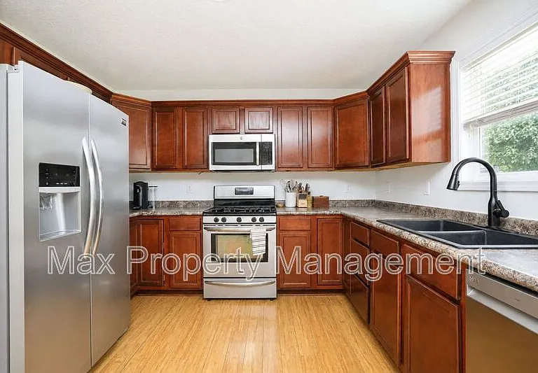 10419 Stonecrest Dr — Photo 4