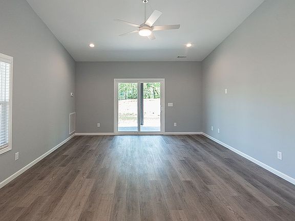 5th image of 137 Diamond Ave