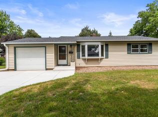 1316 Bluebird Ter, Waukesha, WI 53188
