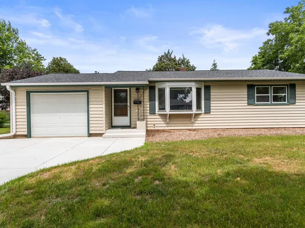 1316 Bluebird TERRACE, Waukesha, WI 53188