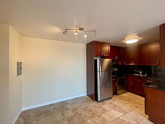 5th image of 875 Burnett Ave APT 6