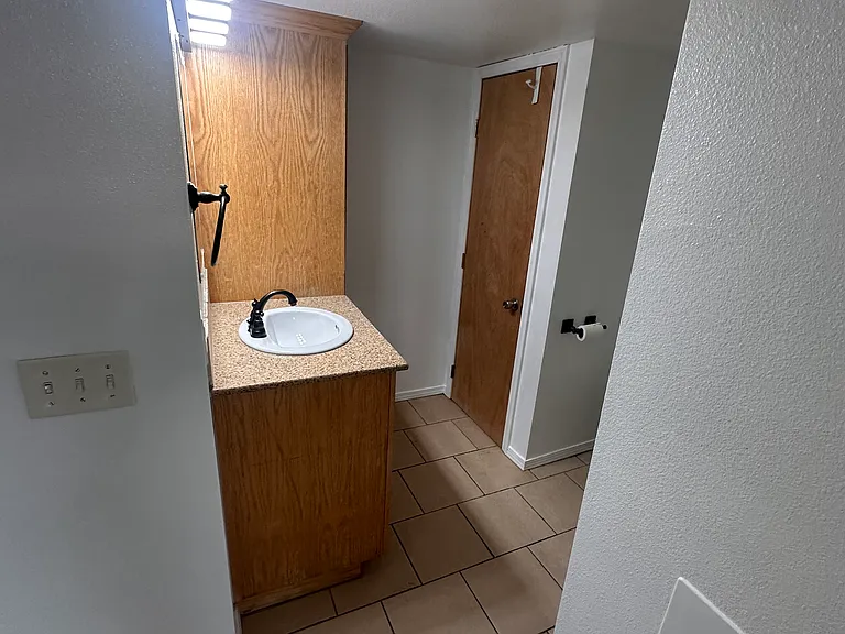 406 W South St — Photo 8
