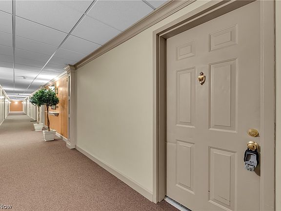 5th image of 180 Fox Hollow Dr APT 207