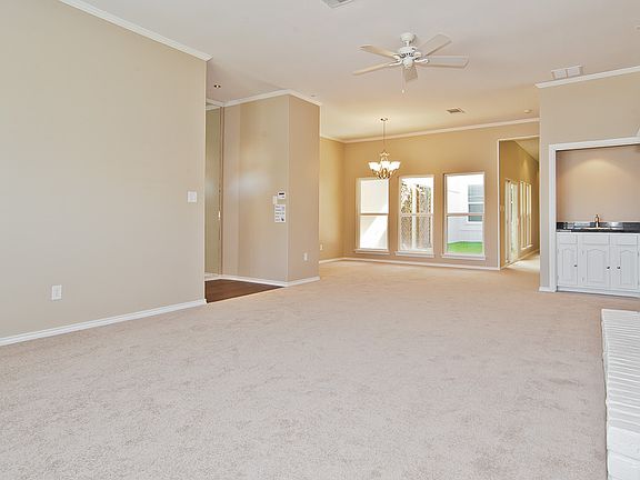 5th image of 2618 Lakehill Ln