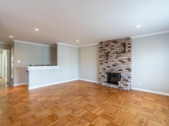 5th image of 90 Huntington Dr