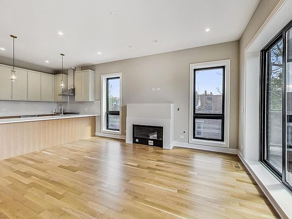 4th image of 847 N Paulina St #3