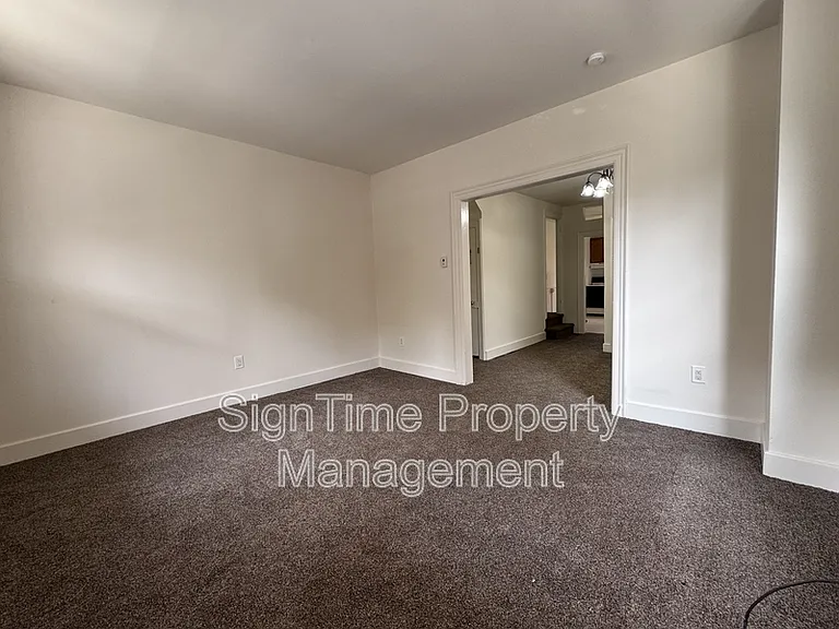 627 N Mulberry St — Photo 7