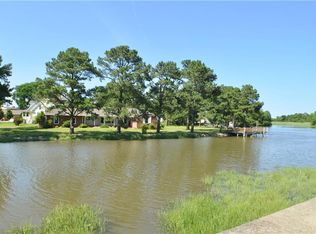 10 Hodges Dr, Hampton, VA 23666