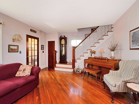 5th image of 569 Bard Ave