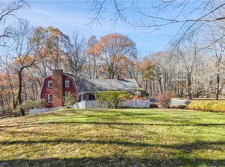 34 Siscowit Rd, Pound Ridge, NY 10576