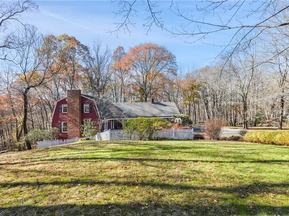 34 Siscowit Road, Pound Ridge, NY 10576