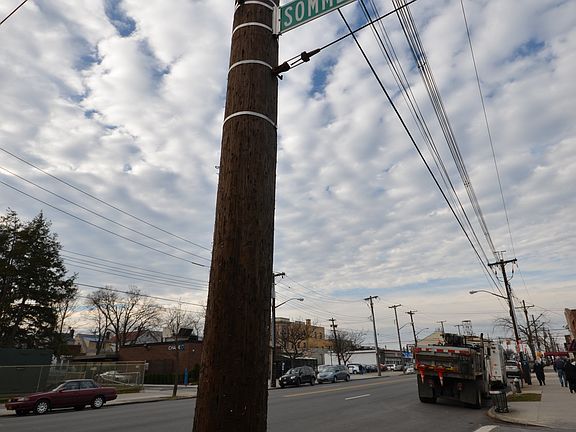 2nd image of 3525 E Tremont Ave