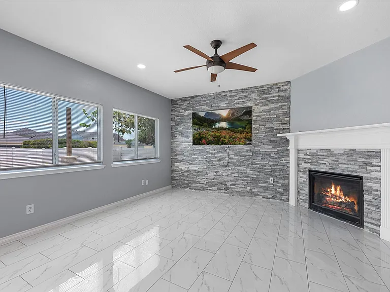 6131 Settlers Lake Cir W — Photo 2