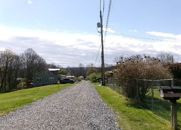 2nd image of 8 Sizemore Ln