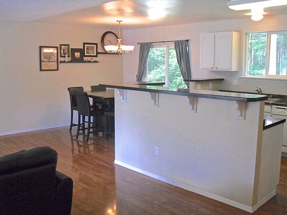 3rd image of 13902 136th St Ct N