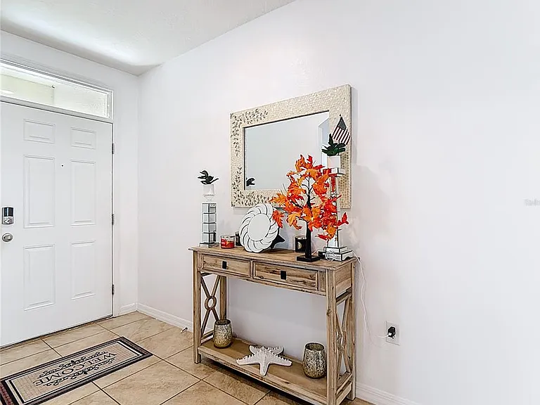 241 Meadowbrook Blvd — Photo 5