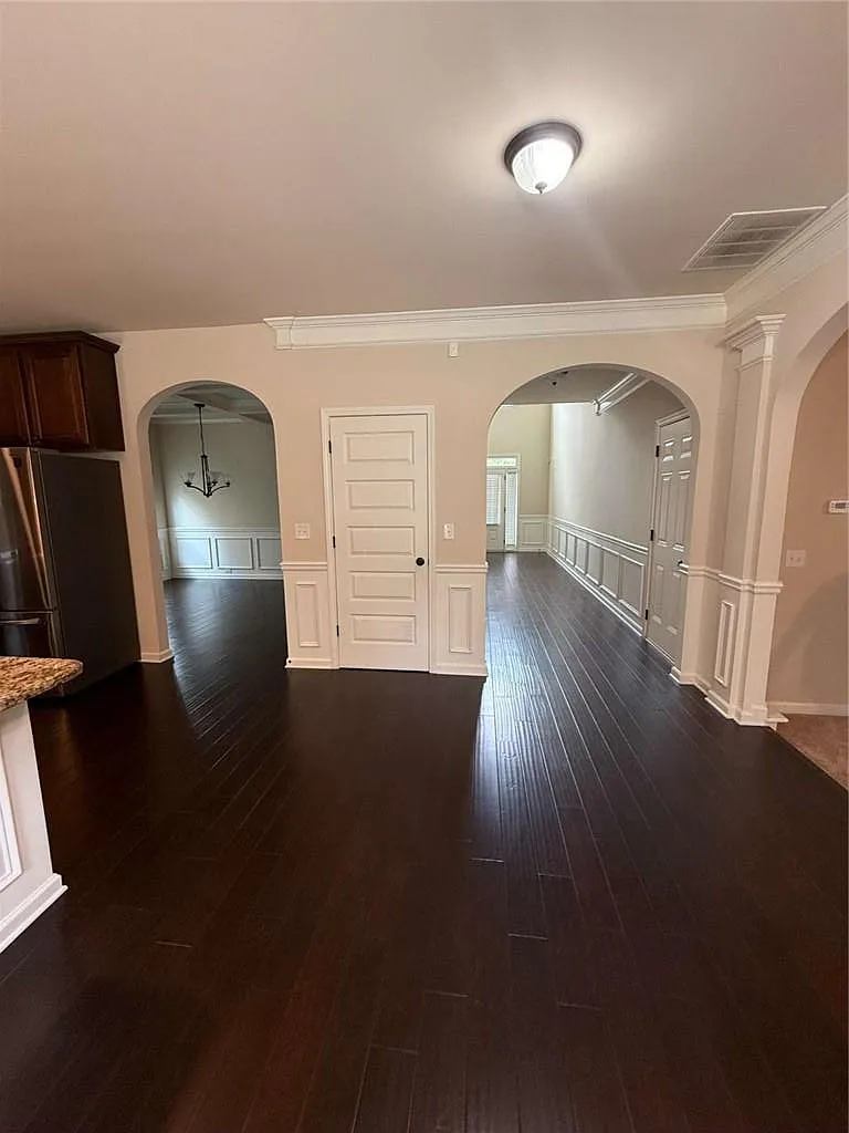 4 bed, 2.5 bath, $2,500 — Photo 4