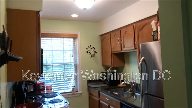 2 bed, 1.0 bath, 641 sqft, $1,550 — Photo 2