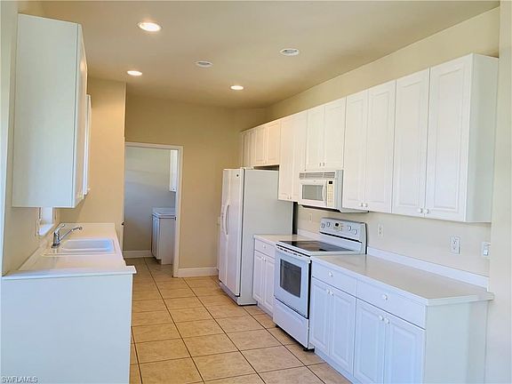 4th image of 5511 Cheshire Dr APT 204
