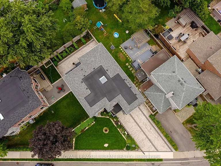 70 Parkview Hill Cres — Photo 3