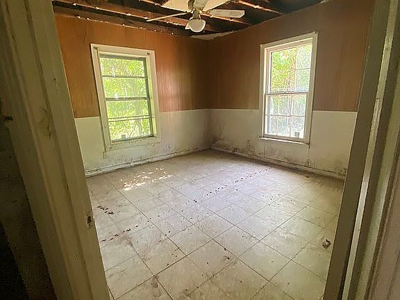 5th image of 3824 Burton Ave
