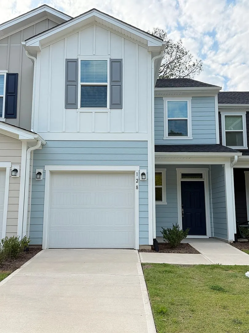 Mebane / Townhouse — Photo 1