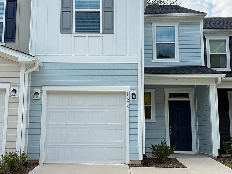 128 Parker Ln — Photo 1