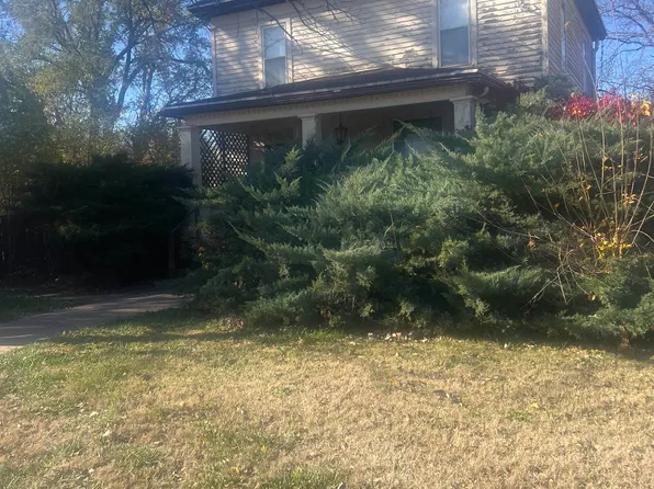 2036 Roach St, Salina, KS 67401