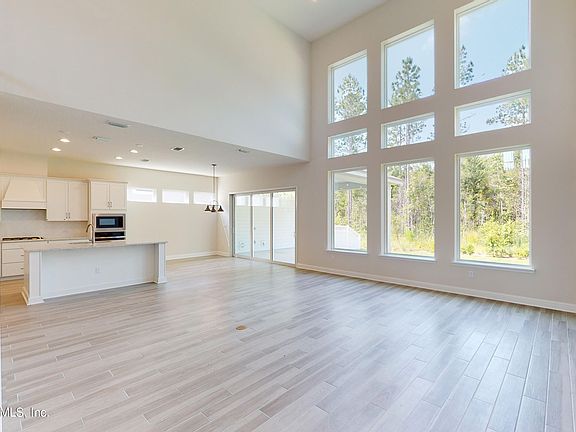 5th image of 192 COURTNEY CHASE Drive