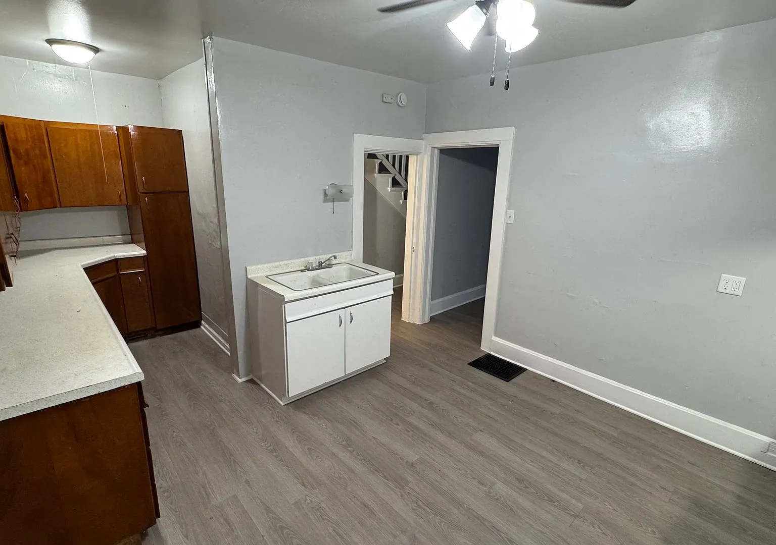 219 w 15th Large 3 Bedroom House - Central Davenport — Photo 4