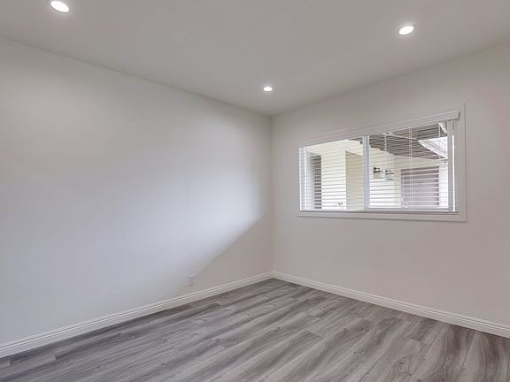 4th image of 12656 Burbank Blvd APT 17