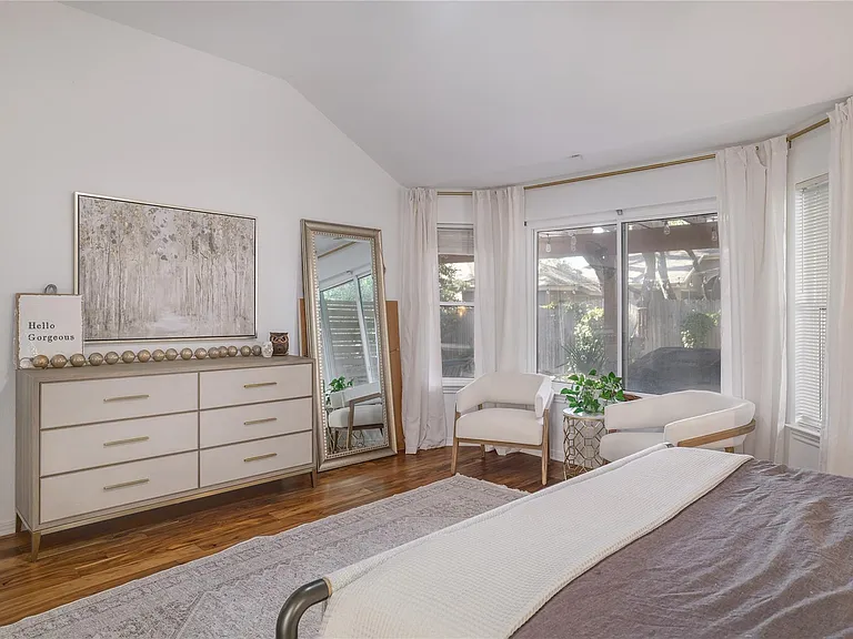 8820 Escabosa Dr — Photo 17