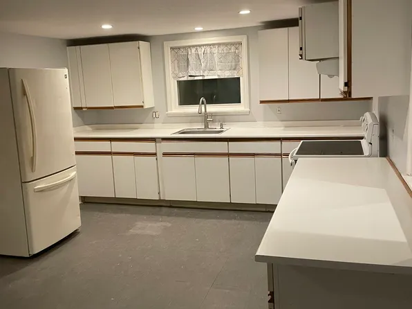 78 Race St #B, Bristol, CT 06010