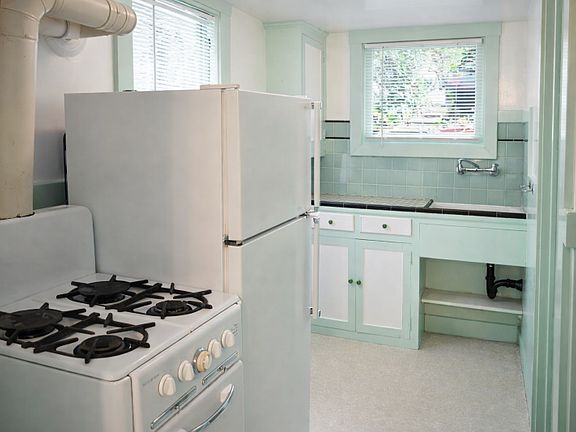 4th image of 72 Girard Ave #B