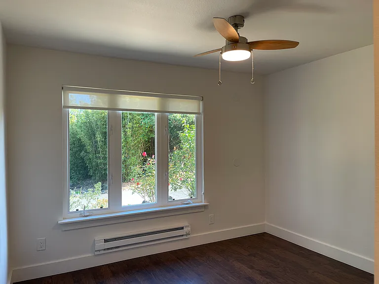 2334 Burnside Rd — Photo 38