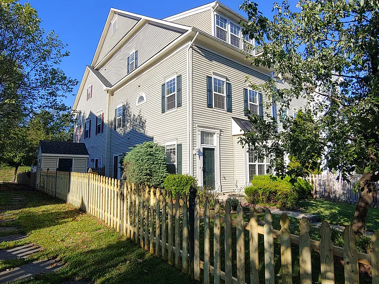 814 Estuary Dr — Photo 2