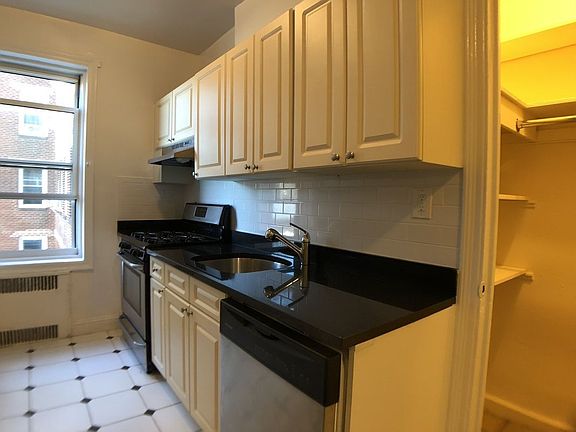 5th image of 40 Shore Blvd APT 3A