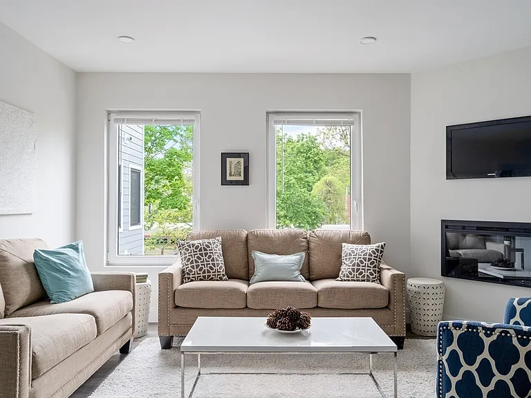 316 Belgrade Ave #201 — Photo 9